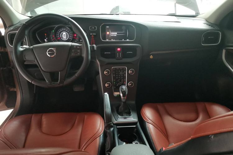 Used Volvo V40 2017 T3 Smart Edition
