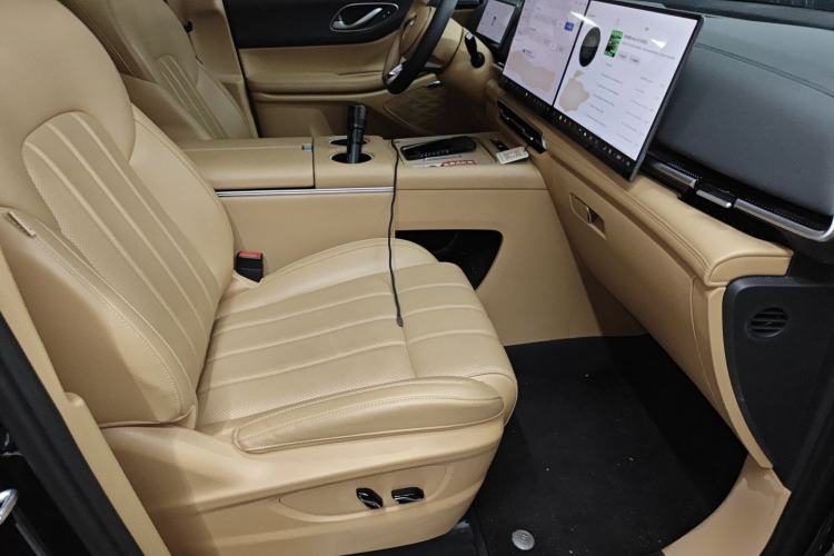 Used VOYAH Dream 2025 PHEV Four-Wheel Drive Excellence Kunpeng Edition
