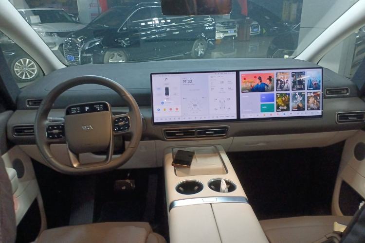 Used Li Auto MEGA 2024 Ultra Model
