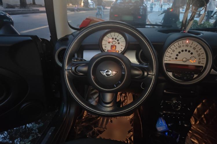 Used MINI 2011 1.6L ONE
