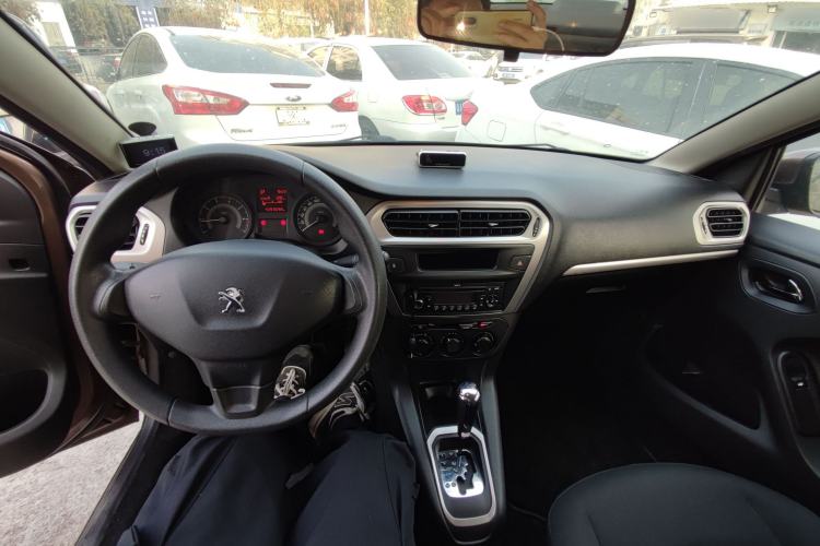 Used Peugeot 301 2014 1.6L Automatic Comfort Edition Center Console