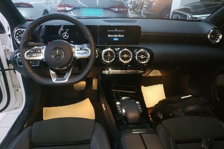 Used Mercedes-Benz A-Class 2022 Revised Version A 200 L Sport Sedan Fashionable Style
