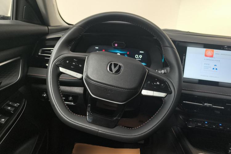 Used CHANGAN X7 PLUS 2024 1.5T Automatic Luxury 7-Seater Steering Wheel