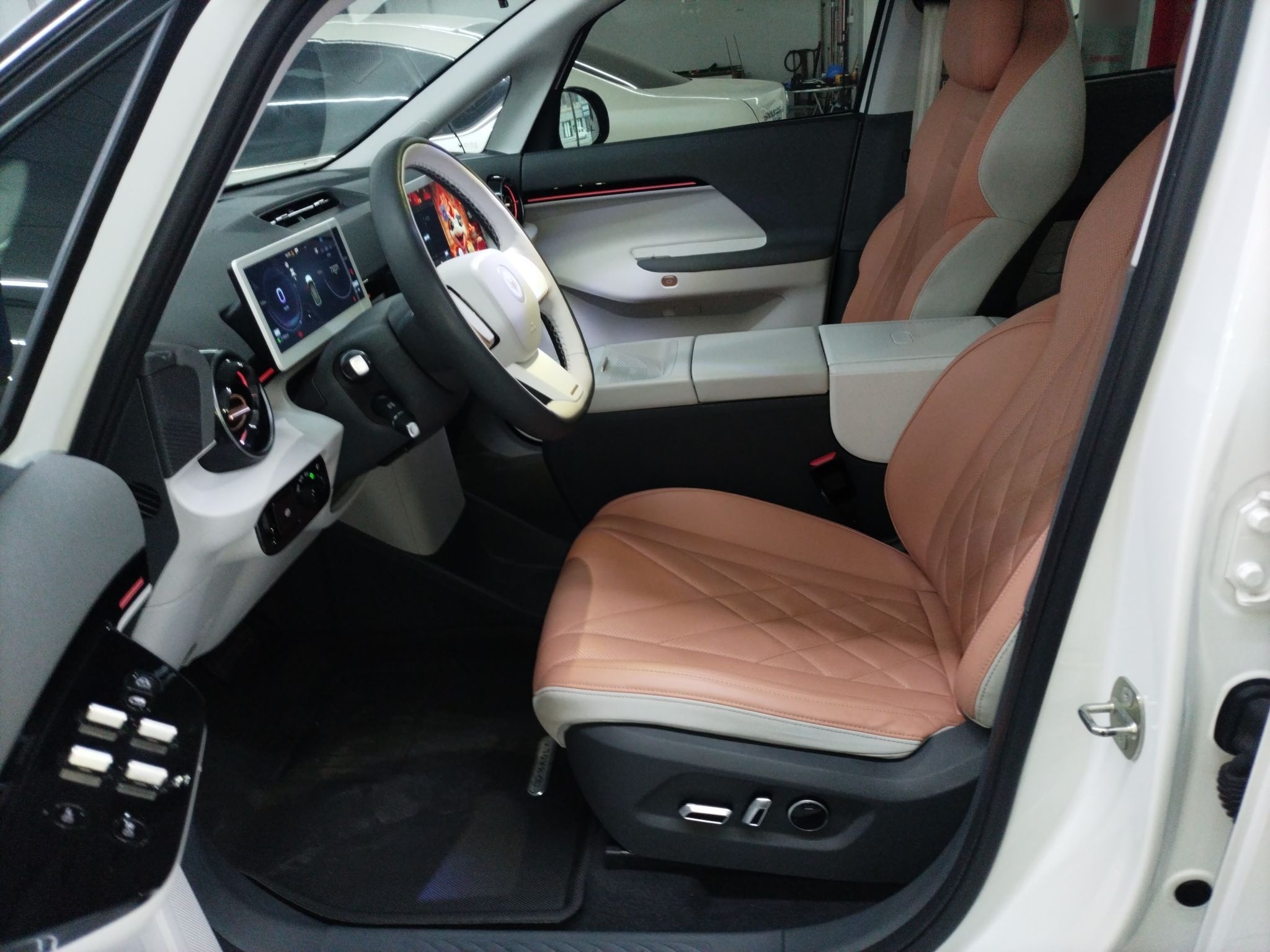 المقاعد الأمامية داخل السيارة