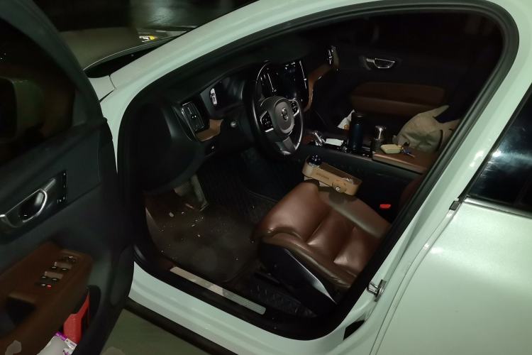 Used Volvo XC60 2024 B5 4x4 Smart Luxury Edition Driver Seat