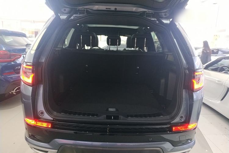 Used Land Rover Discovery Sport 2020 249 PS R-Dynamic Performance Edition Trunk