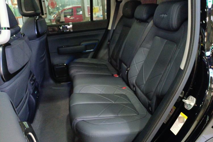 Used Formula Leopard 5 2023 Navigator Edition
