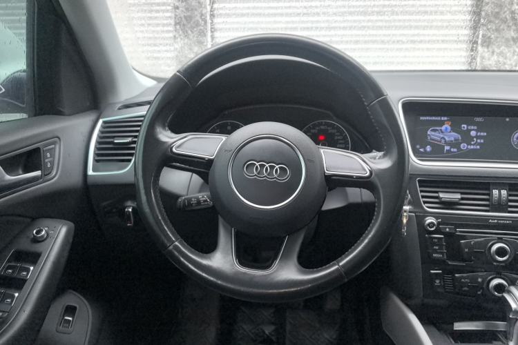 Used Audi Q5 2017 Plus 40 TFSI Ambition Model

