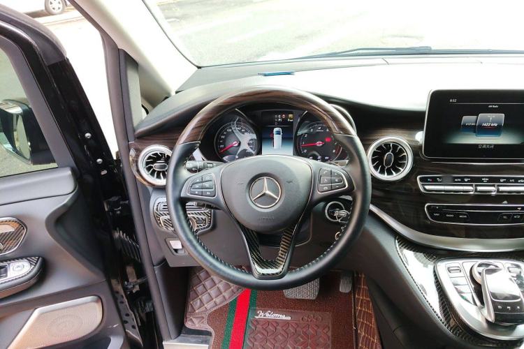 Used Mercedes-Benz V-Class 2018 V 260 Avantgarde Edition China VI

