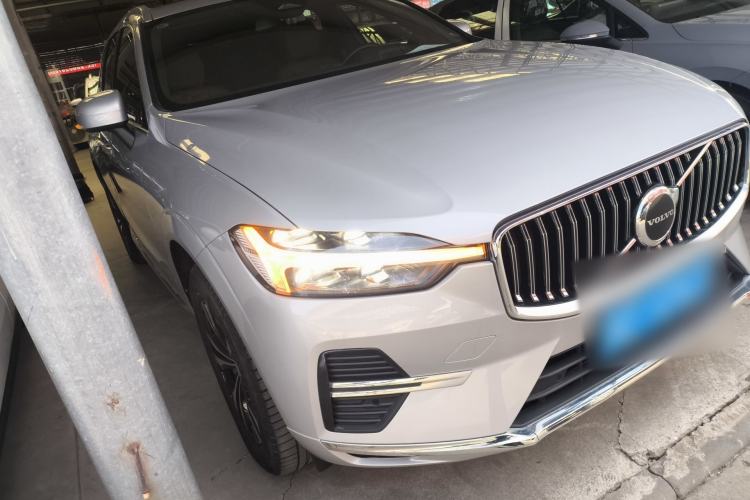 Used Volvo XC60 2023 B5 4x4 Smart Luxury Edition Front Right 45 Deg