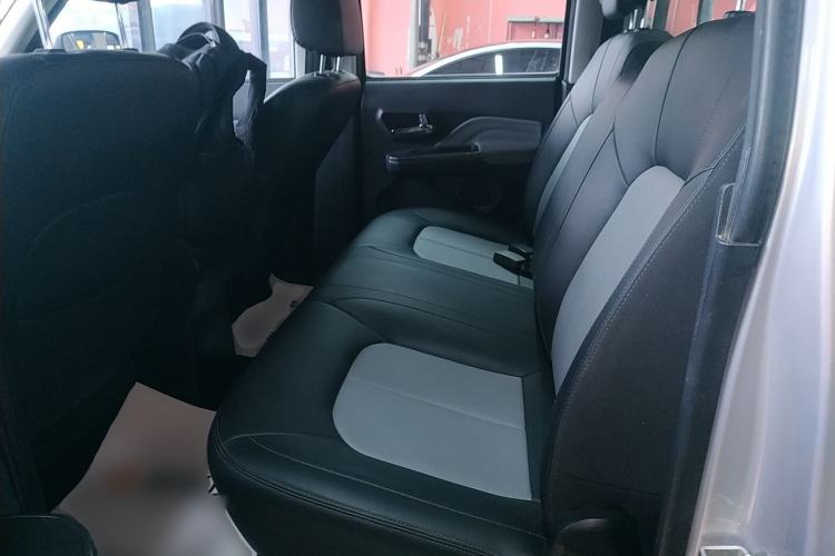 Used Great Wall Wingle 5 2023 2.0T Diesel Two-Wheel Drive Elite Flatbed Truck Interior 4