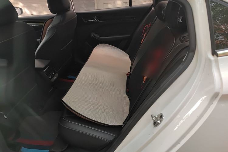 Used Roewe i5 2021 1.5L Manual Diamond Edition
