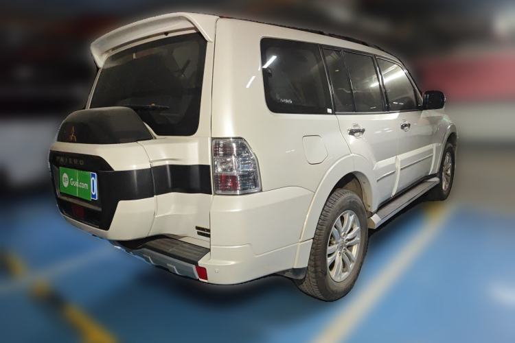 Used Mitsubishi Pajero 2018 V97 3.8L 5-Door GLS Sunroof Dual Differential – Middle East
