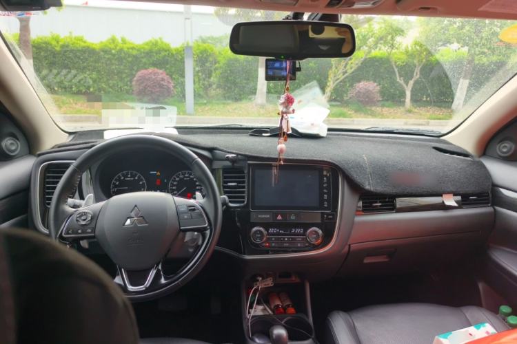 Used Mitsubishi Outlander 2016 2.4L 4x4 Luxury Edition 7-Seater
