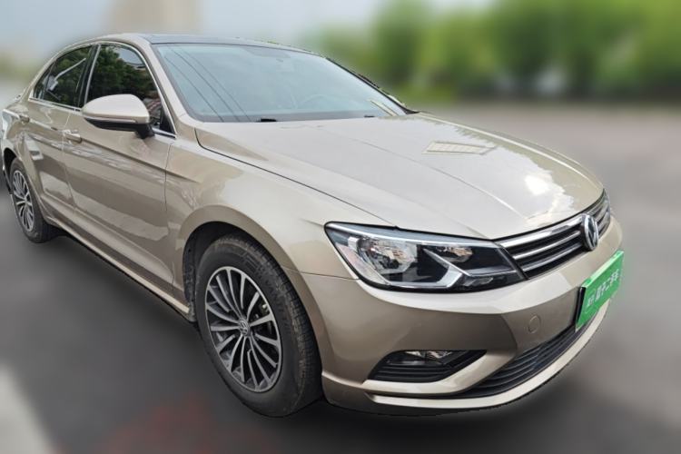 Used Volkswagen Lamando 2015 230TSI DSG Fashion Edition Front Right 45 Deg