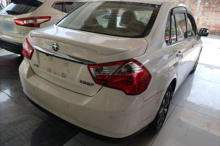 Used Venucia D50 2015 1.6L Automatic Fashion Edition
