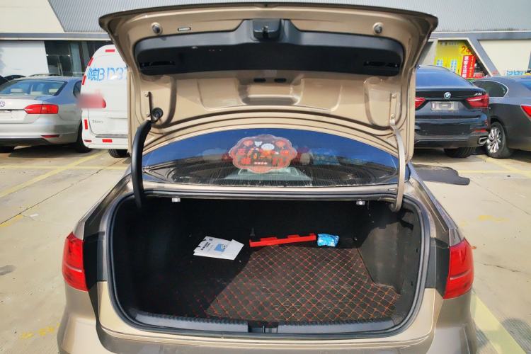 Used Volkswagen Sagitar 2017 180TSI Automatic Luxury Edition Trunk