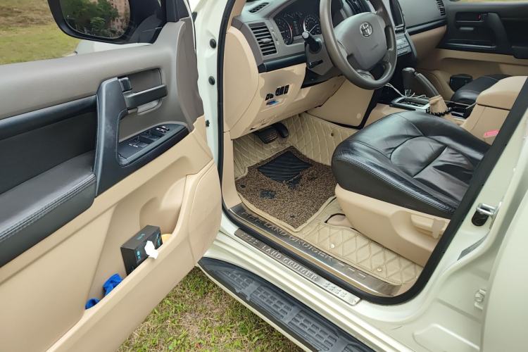 Used Toyota Land Cruiser 2015 4.0L 5-Seater Middle East Version
