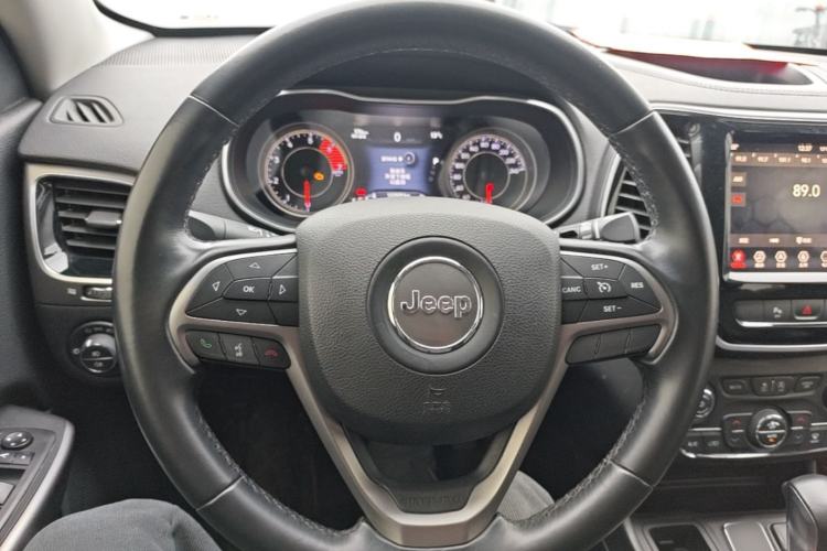 Used Jeep Cherokee 2019 2.0T Two-Wheel Drive Smart Enjoyment Version China V
