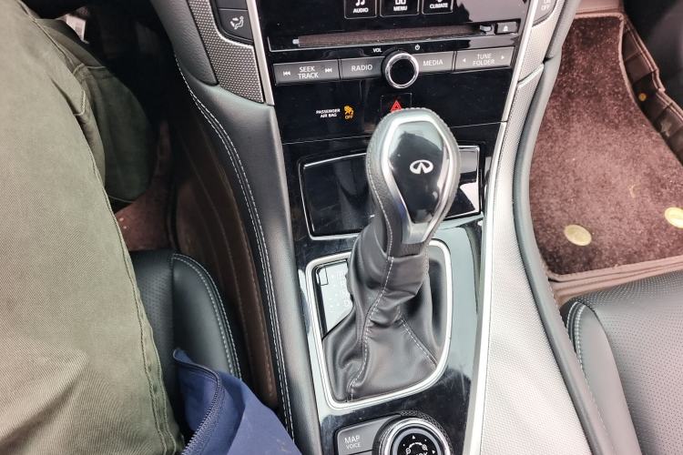 Used Infiniti Q50L 2018 2.0T Enjoyment Version China VI Standard
