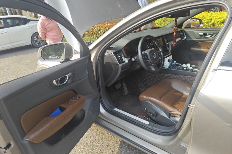 Used Volvo S60 2021 T4 Zhiyi Luxury Edition
