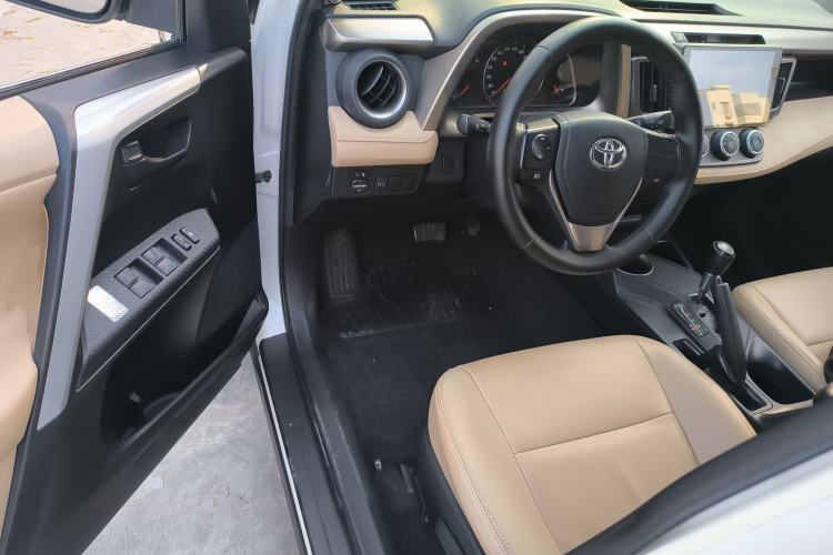 Used Toyota RAV4 2015 2.0L CVT Two-Wheel Drive Urban Edition
