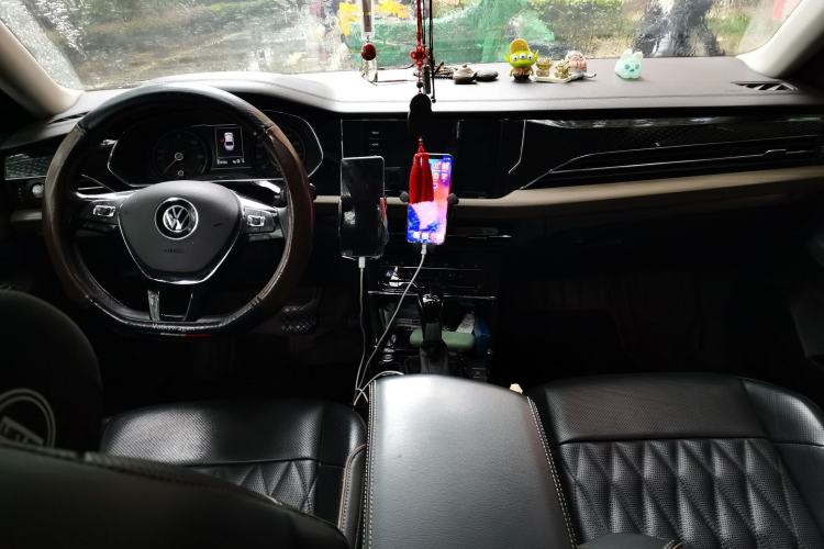 Used Volkswagen Passat New Energy 2020 430 PHEV Hybrid Luxury Edition China VI Standard Center Console