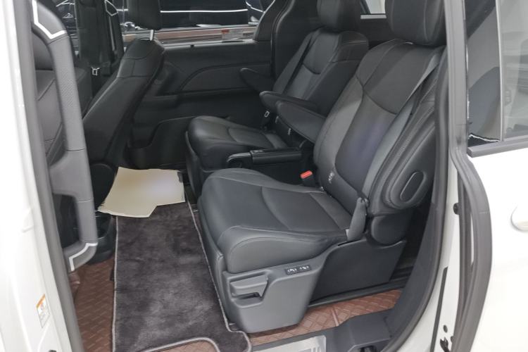 Used Toyota SIENNA 2026 Model 2.5L Dual-Engine Four-Wheel-Drive Prestige Edition Left Rear Seat