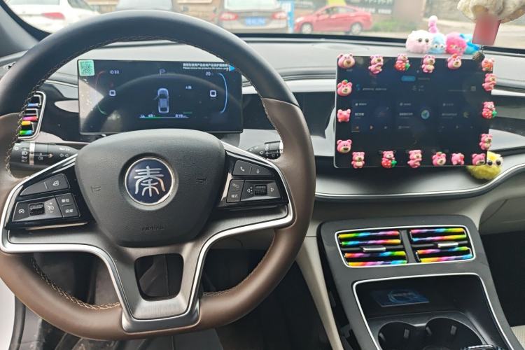 Used BYD Qin PLUS 2023 Champion Edition EV 510KM Leading Model Center Console