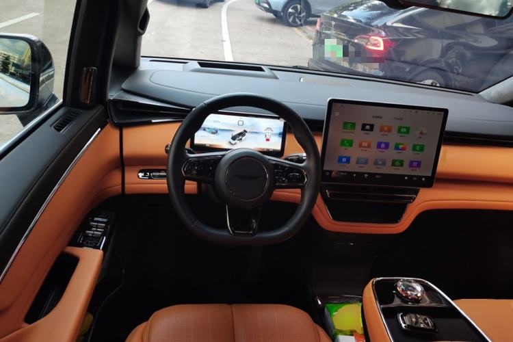 Used Geely Galaxy LEVC L380 2024 140-Degree 6-Seater All-Wheel-Drive Ultra