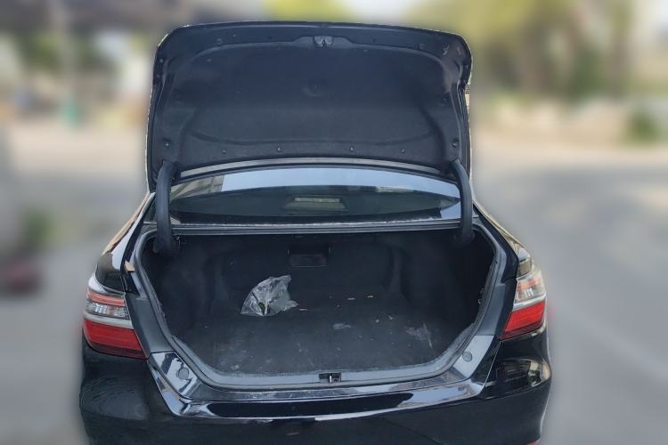 Used Toyota Camry 2015 2.0G Premier Edition Trunk