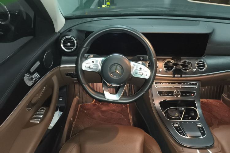 Used Mercedes-Benz E-Class 2019 E 300 L Sport Luxury Edition Steering Wheel