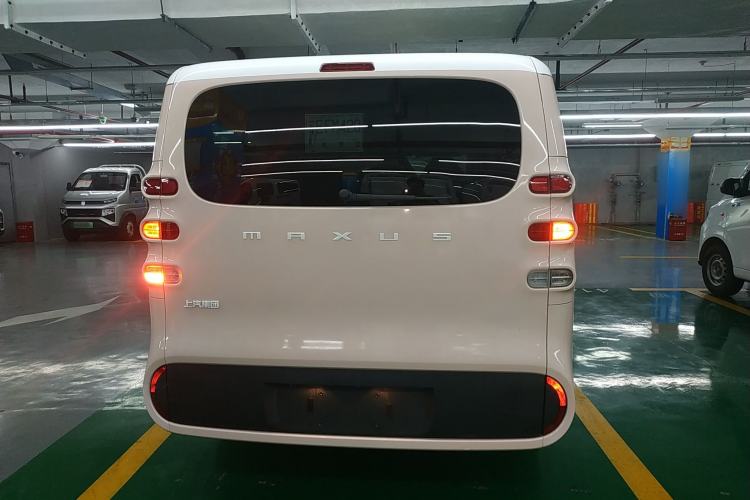 Used SAIC MAXUS Dana V1 2024 M1 Long-Wheelbase Low-Roof Passenger Version (64 kWh)
