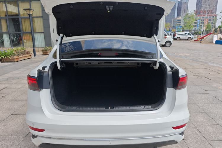 Used Geely Auto Emgrand 2022 4th Generation 1.5L CVT Flagship Model Trunk