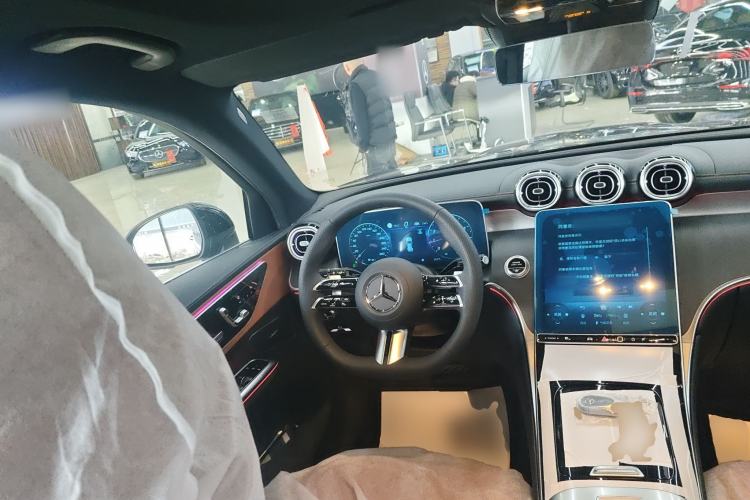 Used Mercedes-Benz GLC 2026 GLC 260 L 4MATIC Luxury Model
