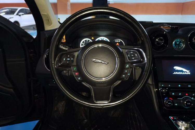 Used Jaguar XJ 2016 XJL 2.0T Two-Wheel-Drive Elegant Business Edition Steering Wheel