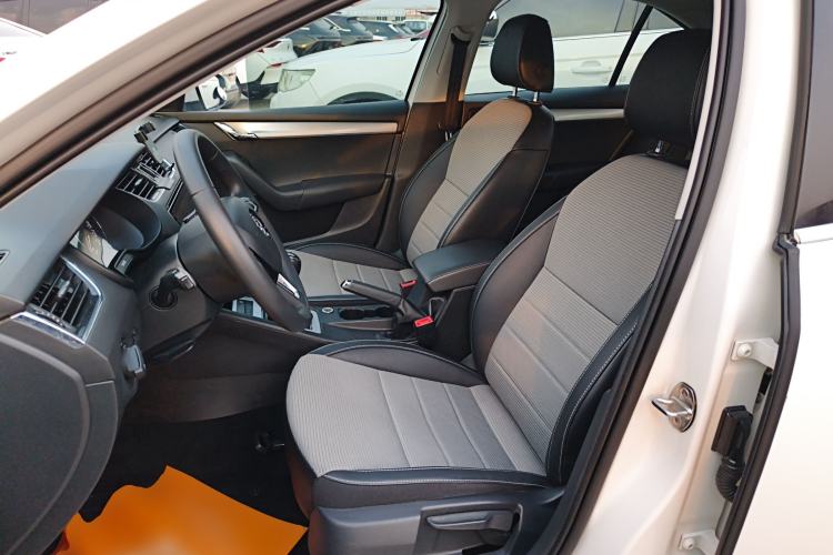 Used Skoda Octavia 2017 1.6L Manual Front-Wheel-Drive Version