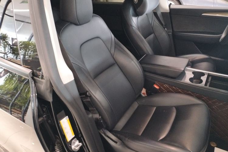 Used Tesla Model Y 2023 Long-Range All-Wheel-Drive Version