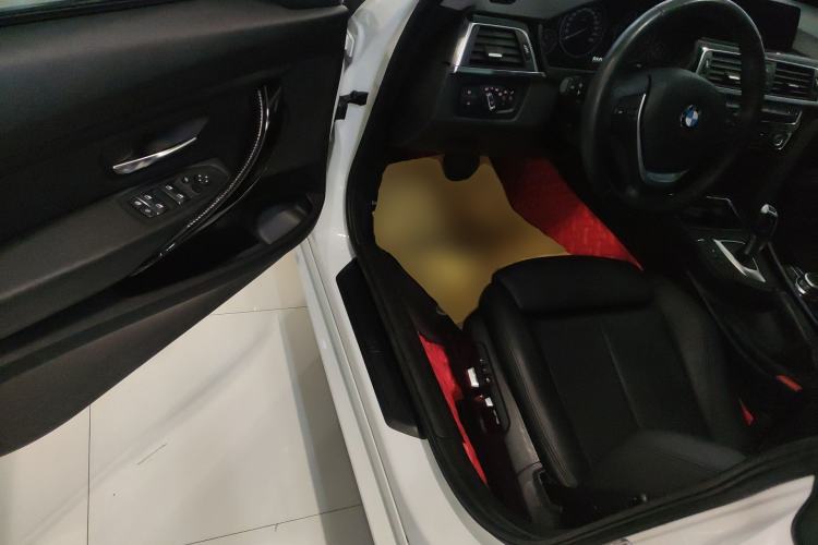 Used BMW 3 Series GT 2019 320i Sport Edition Driver Seat