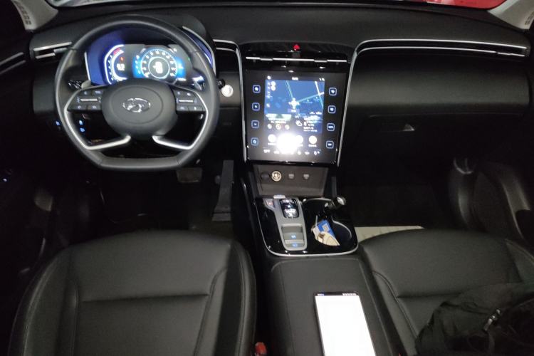 Used Hyundai Tucson 2023 Tucson L 1.5T Automatic Two-Wheel Drive DLX Luxury Edition Center Console