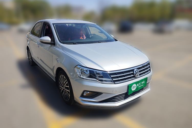 Used Volkswagen Jetta 2019 Dream Edition 1.4L Manual Comfort Version Front Right 45 Deg