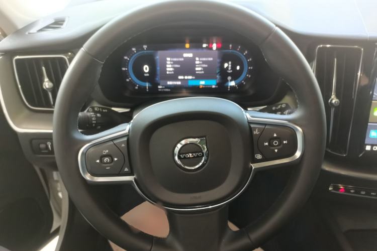 Used Volvo XC60 2022 B5 4x4 Zhiyi Luxury Edition