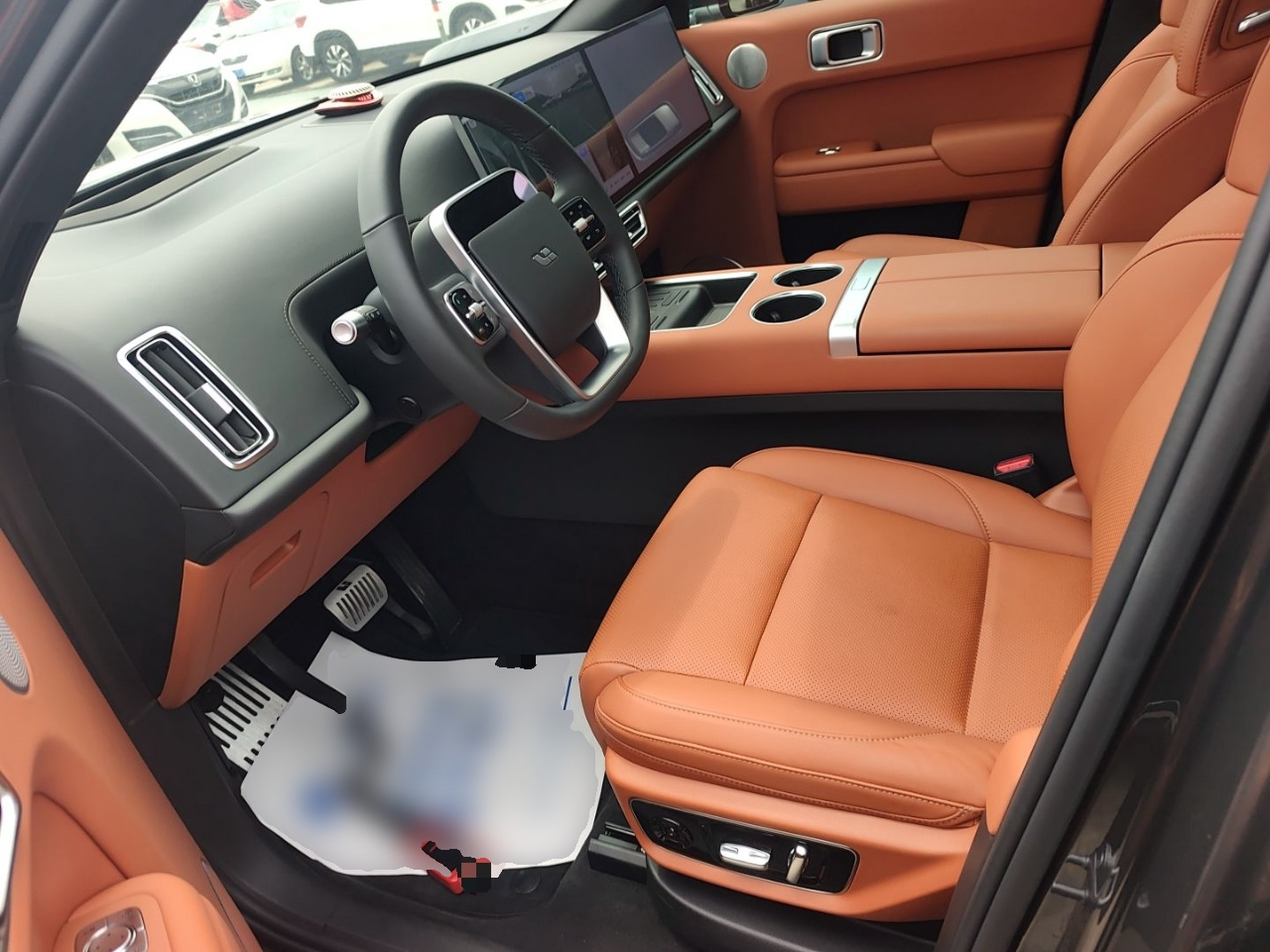 المقاعد الأمامية داخل السيارة