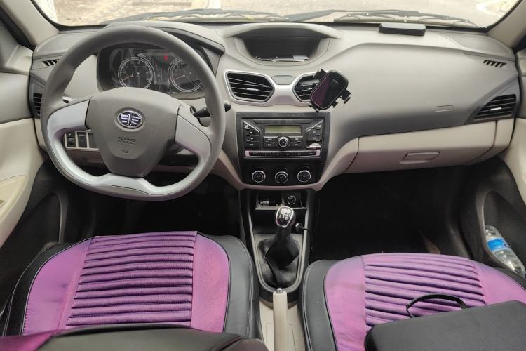 Used FAW Xiali N5 2014 1.3L Manual Luxury Version Center Console