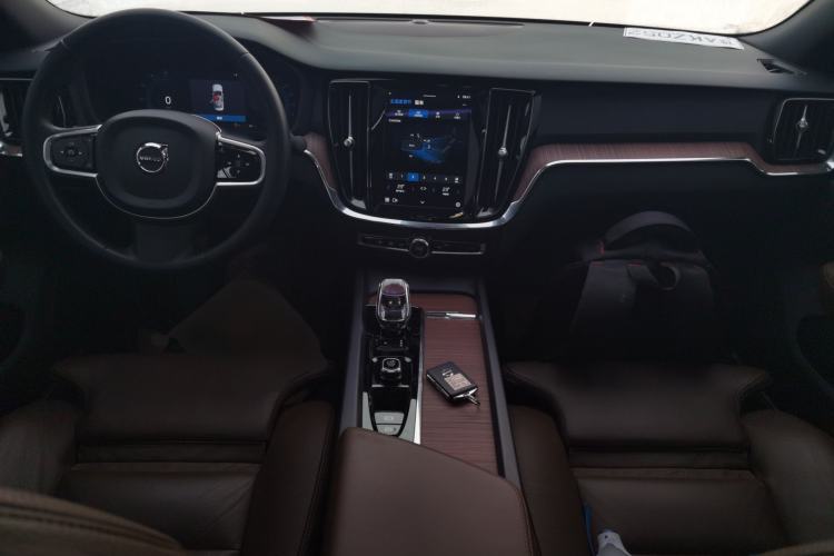 Used Volvo S60 2023 B4 Zhiyuan Luxury Edition
