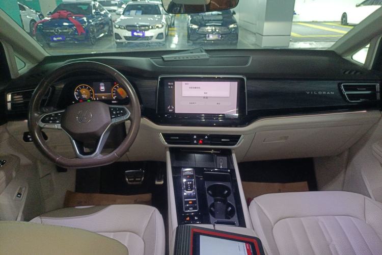 Used Volkswagen Viloran 2023 380TSI Luxury Edition Center Console