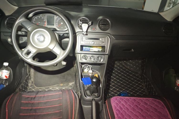 Used Volkswagen Jetta 2013 1.4L Manual Fashion Model Center Console