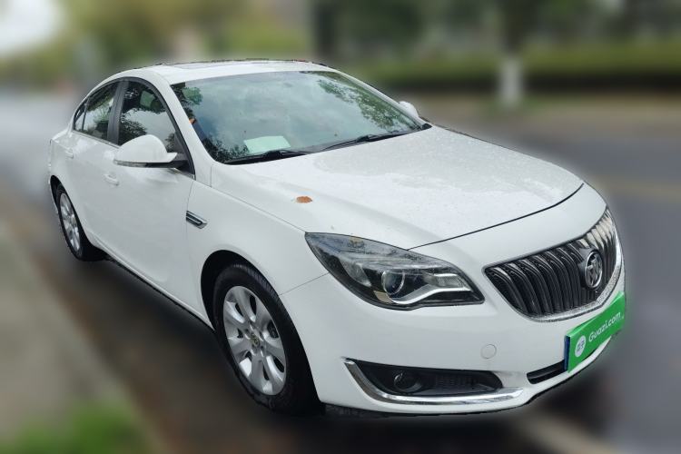 Used Buick Regal 2015 2.0L Leading Fashion Edition Front Right 45 Deg