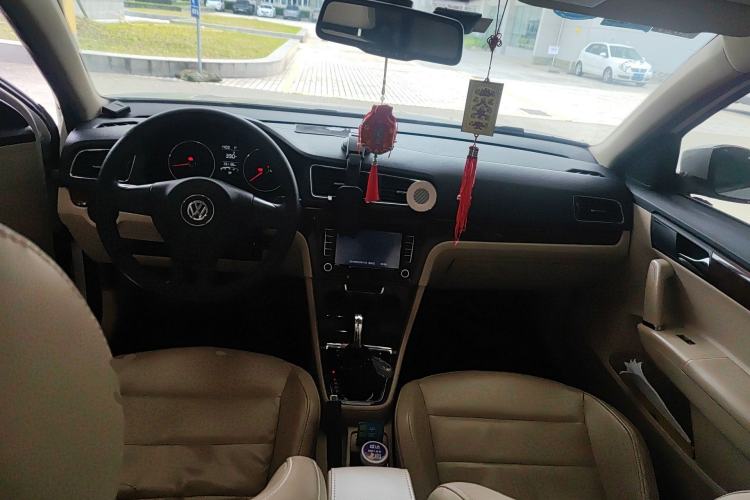 Used Volkswagen Lavida 2014 1.6L Automatic Sport Edition Center Console