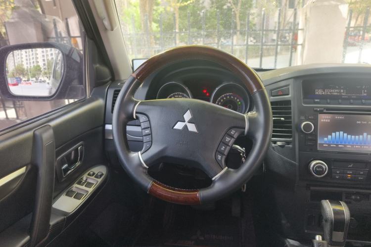 Used Mitsubishi Pajero 2011 3.0L Elite Edition Steering Wheel